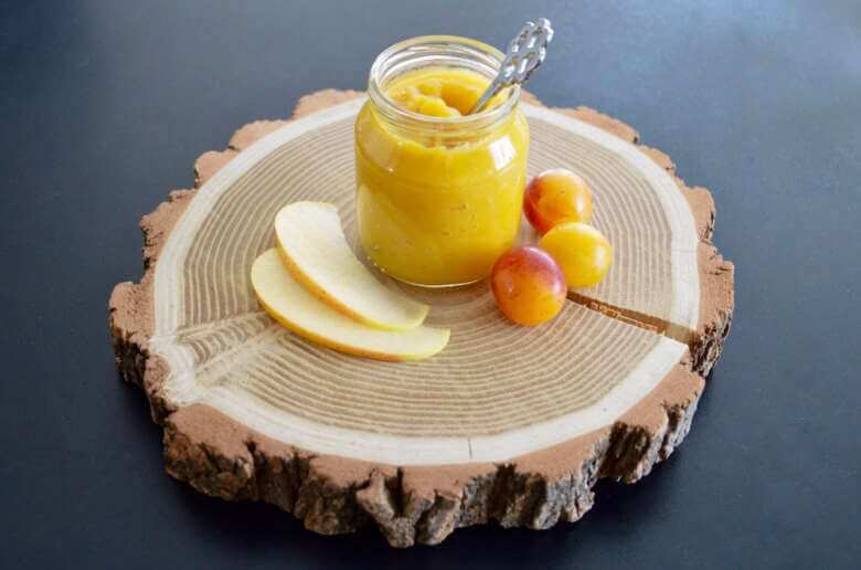 Apple and mirabelle baby food puree (from 4 months)