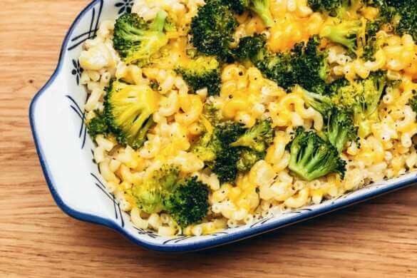 Broccoli Macaroni and Cheese Gratin with Onion Cream and Cheddar recipe for babies and family (from 18 months)